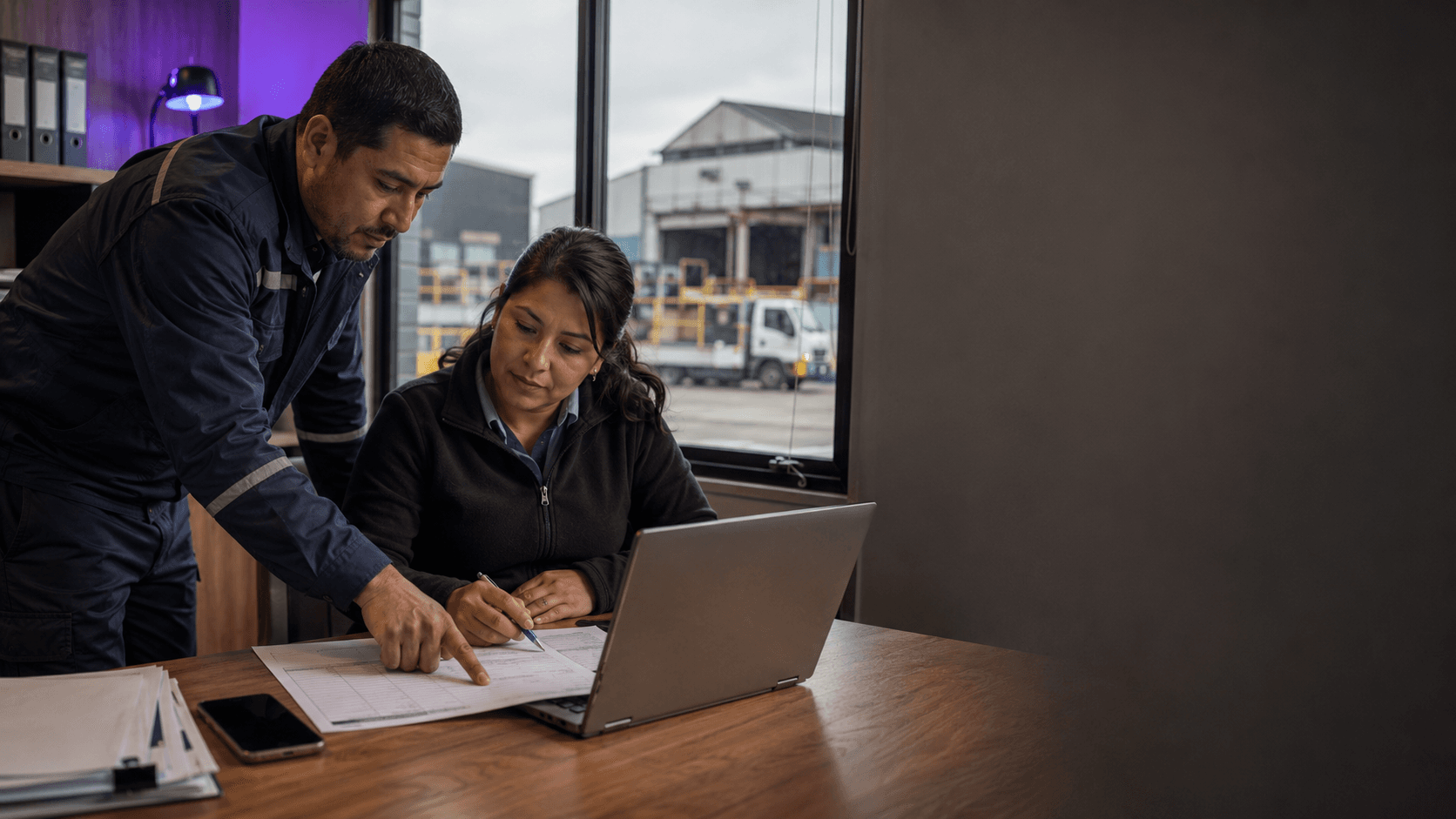 Equipo revisando un proceso de remuneraciones